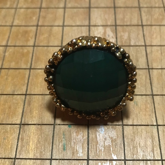 Gold Tone Brutalist Jade Faceted Costume Gem Statement Ring 1.25”x1.25” Sz 7.5 - Picture 10 of 11